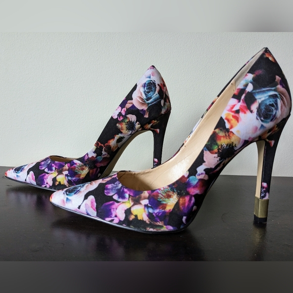 Floral Guess Heels - Picture 6 of 7